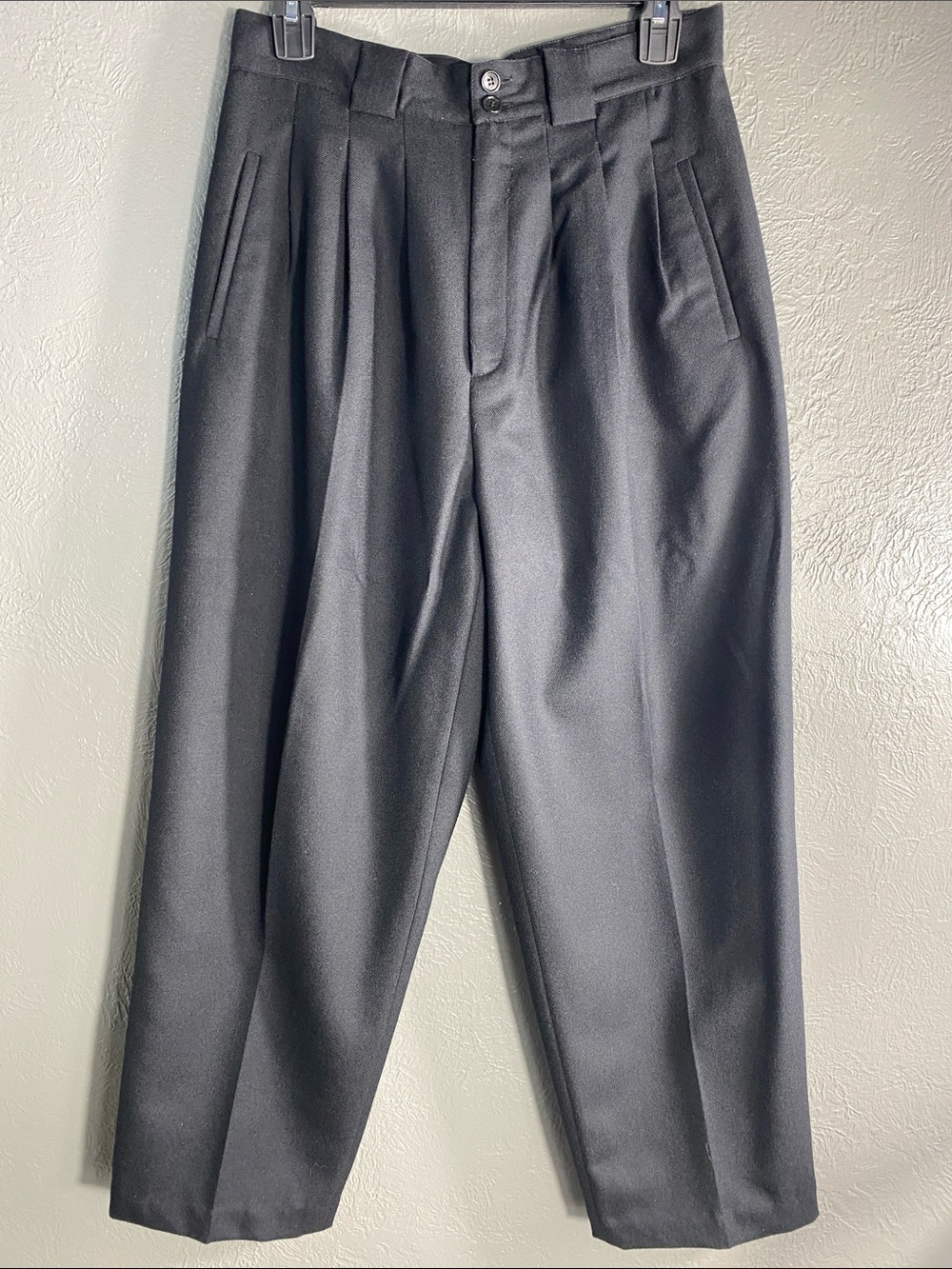 Men's Black Pleated Dress Pants - Classic Tailored Fit